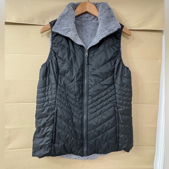 North Face Reversible Women's Black Quilted Vest - Picture 1 of 8